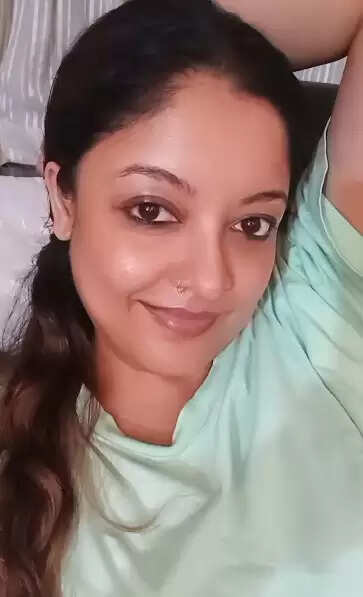 Tanushree Dutta shared a message to fight the life problems in the video