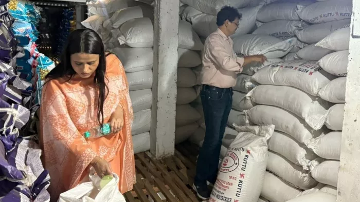 Haaapur: Great action has caused a stir among traders, counterfeit Kuttu meal worth lakhs of rupees -Haapur City News Food Safety Department grabs forged Kuttu meal