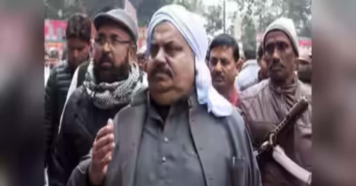 Atik’s operatively occupied the plot by force because they did not pay 10 lakh expensity