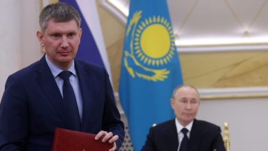 russia-‘on-brink’-of-recession,-its-economy-minister-says