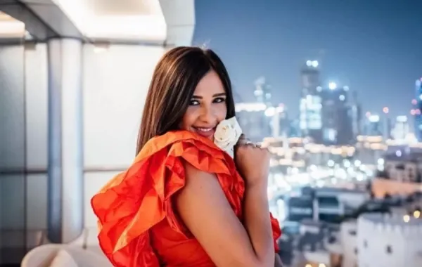 بين دموع الفرح والتأثر .. ياسمين عبد العزيز تشارك جمهورها لحظات مميزة أثناء أدائها مناسك العمرة