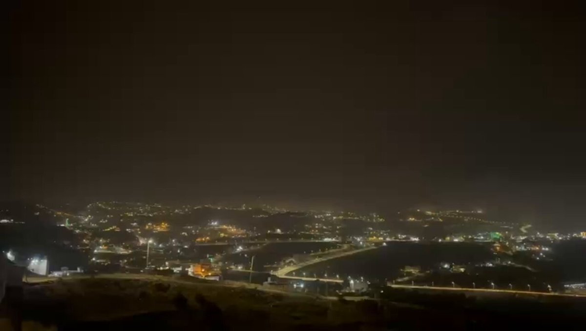 فيديو | البروق تشعل ليل الباحة إيذاناً بموسم أمطار الخريف.. علي الرباعي