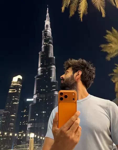 My phone has a Khalifa: Karthik Aryan’s cute style with ‘Burj Khalifa’