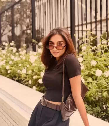Prajakta Koli shared the latest photos, which were ruined in black crop magazine
