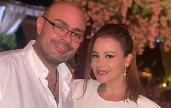 في أول ظهور إعلامي.. كارول سماحة تتحدث باكية عن صدمة رحيل زوجها وتكشف عن وصيته