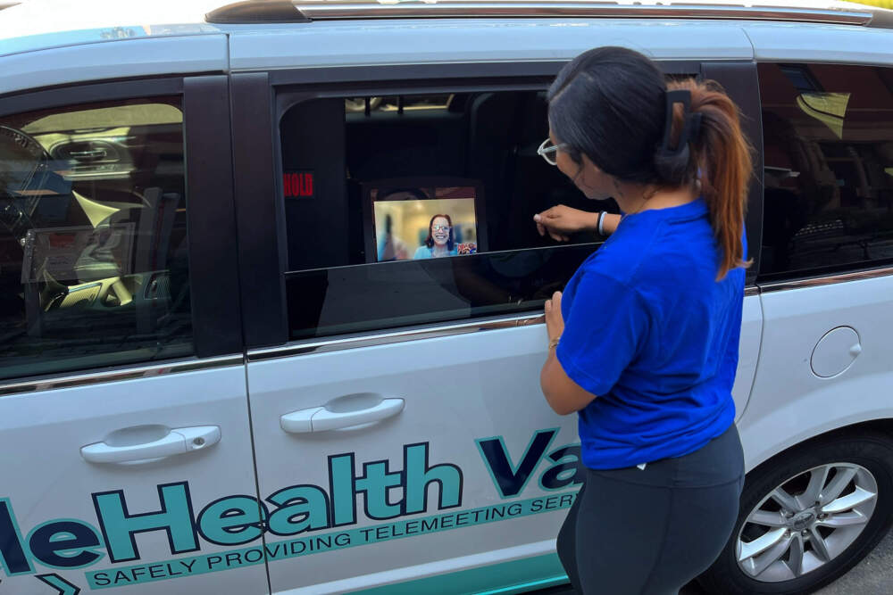 Amobile WellSts Initiative IS PRIVIDING DRIVE-BY THERAPY TO MAASS. College Students – ryan