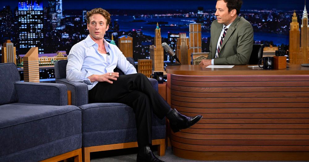 jeremy-allen-white-gets-raised-up-by-his-safety-guard