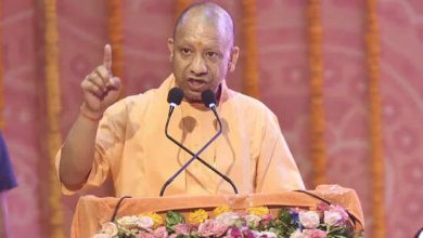CM Adityanath requested the youth to spend less time on smartphones and read more books