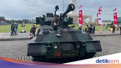 Small soldiers for mothers enthusiastically around the TNI Fair 2025 at Monas