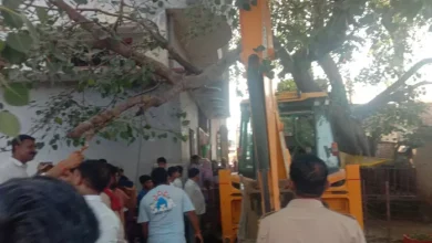 The District of Panchayat team reached with bulldozers to vacate the housing of the occupiers. The Minister of BJP section protested; An hour of rioting – Jalalabad Anti Encrachment Drive stares back Oposishan team
