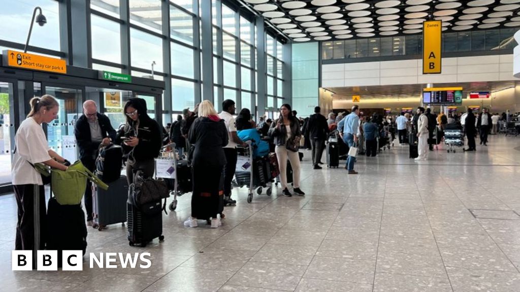 Day of Delays after Airport Check-in System Hit – ryan