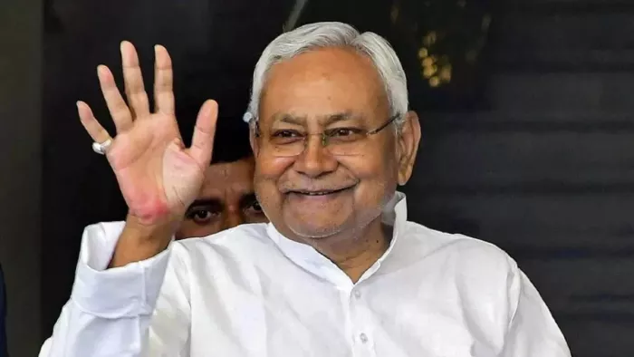 Vikas friends in Bihar will bathe, the Nitish government will give 25 thousand to tablets, education officials for 10 thousand smartphones -Nitish Kumar announces tablet and grants for Vikas Mitras