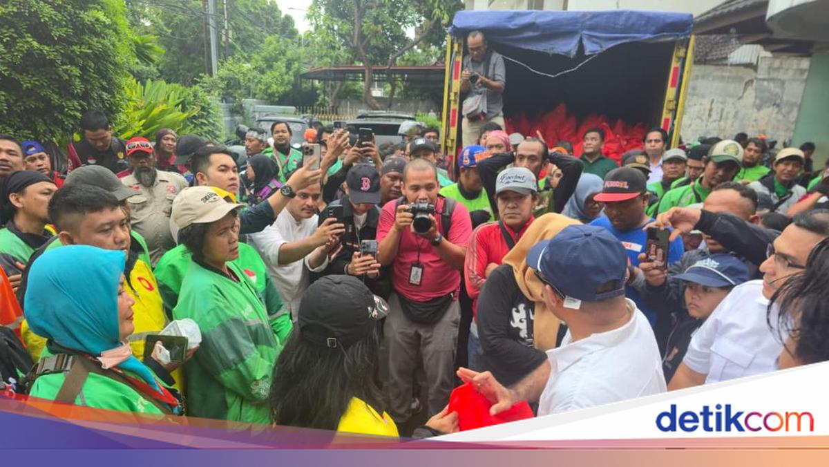 98 activist and alumni of the Cipayung group held a citizen action