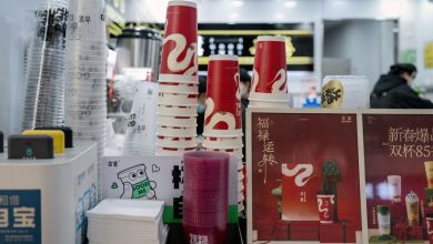 Empty tables and profits profits due to the food delivery war in China
