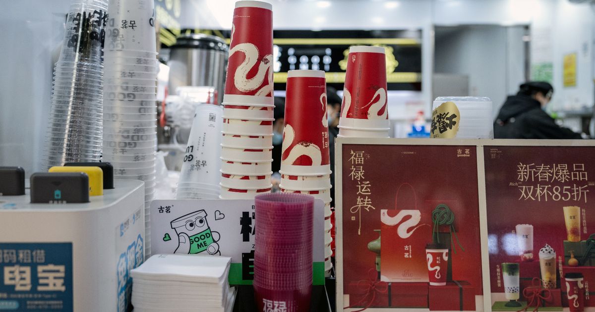 Empty tables and profits profits due to the food delivery war in China