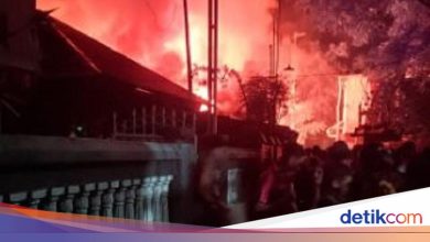 Fire 8 houses in Makassar kills a boy trapped