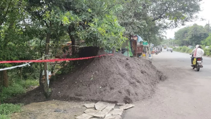 Illegal Occupation Competition on CCL land, management failure, traffic facility is affected -Ramgarh News illegal offenses pest Barkakana CCL action