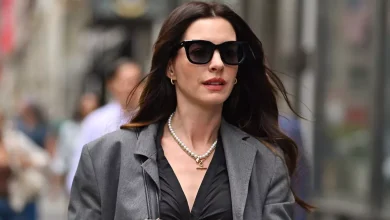 shop-anne-hathaway’s-the-devil-wears-prada-2-t-bar-necklace-for-80-as-an-alternative-of-11k