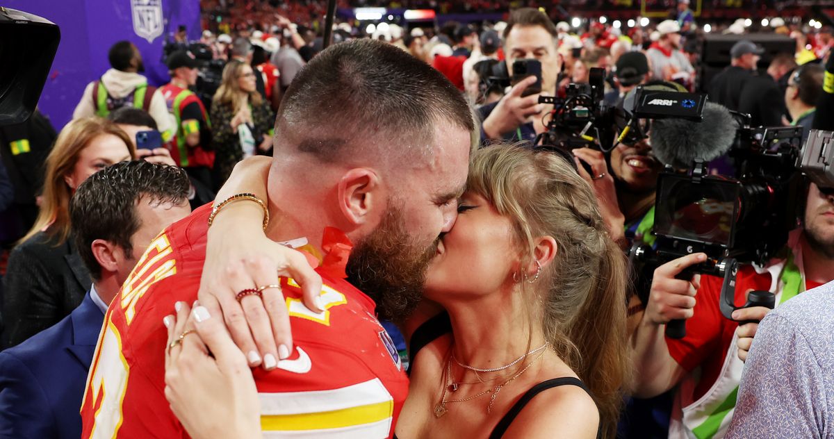 travis-kelce-describes-falling-in-love-with-taylor-swift