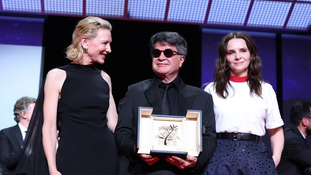 Awards Ceremony, Movie Premieres, Parties & More – ryan