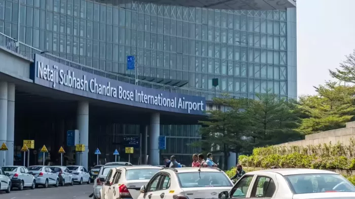 TMC councilor arrested with the magazine and pattern in Kolkata would be held in a flight to Mumbai -TMC councilor arrested with ammunition at Kolkata Airport