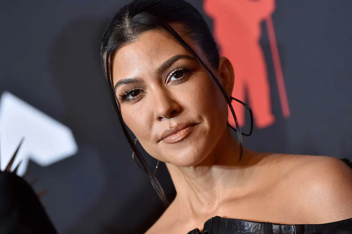 kourtney-kardashian-goes-make-up-free-whereas-debuting-drama-blunt-bangs