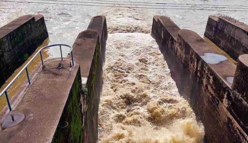 Pong dam water level drops