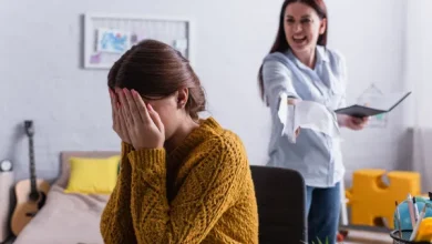 8 أخطاء شائعة في تأديب الأبناء قد تدمر ثقتهم بأنفسهم دون أن نشعر