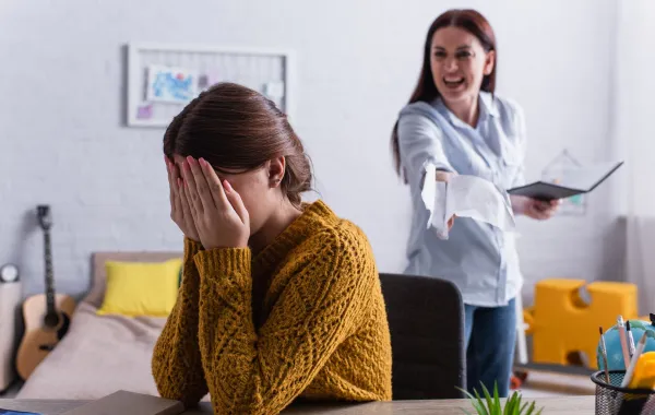 8 أخطاء شائعة في تأديب الأبناء قد تدمر ثقتهم بأنفسهم دون أن نشعر