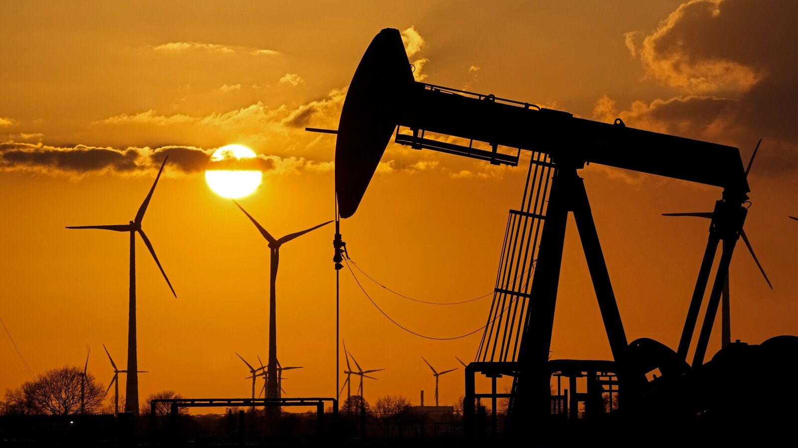 Oil prices are rising amid rising tensions in Europe, Middle East; Brent Ru at $ 67.07/VAT