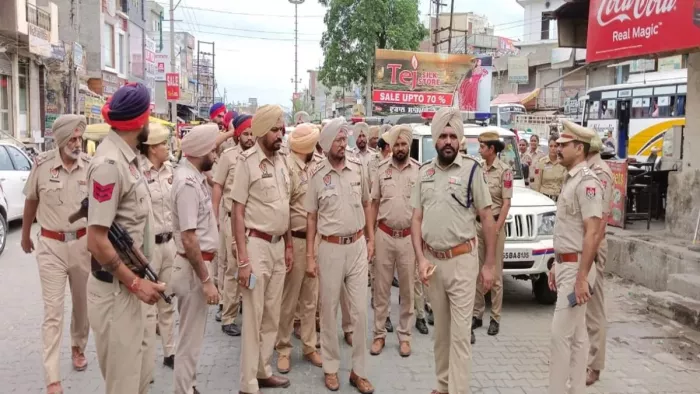 Four and a half kilograms of heroin repaired at 374 places in Punjab have arrested 89 smugglers in police -Punjab police attacks 374 places seize 4 kg of heroin rests 89 smugglers