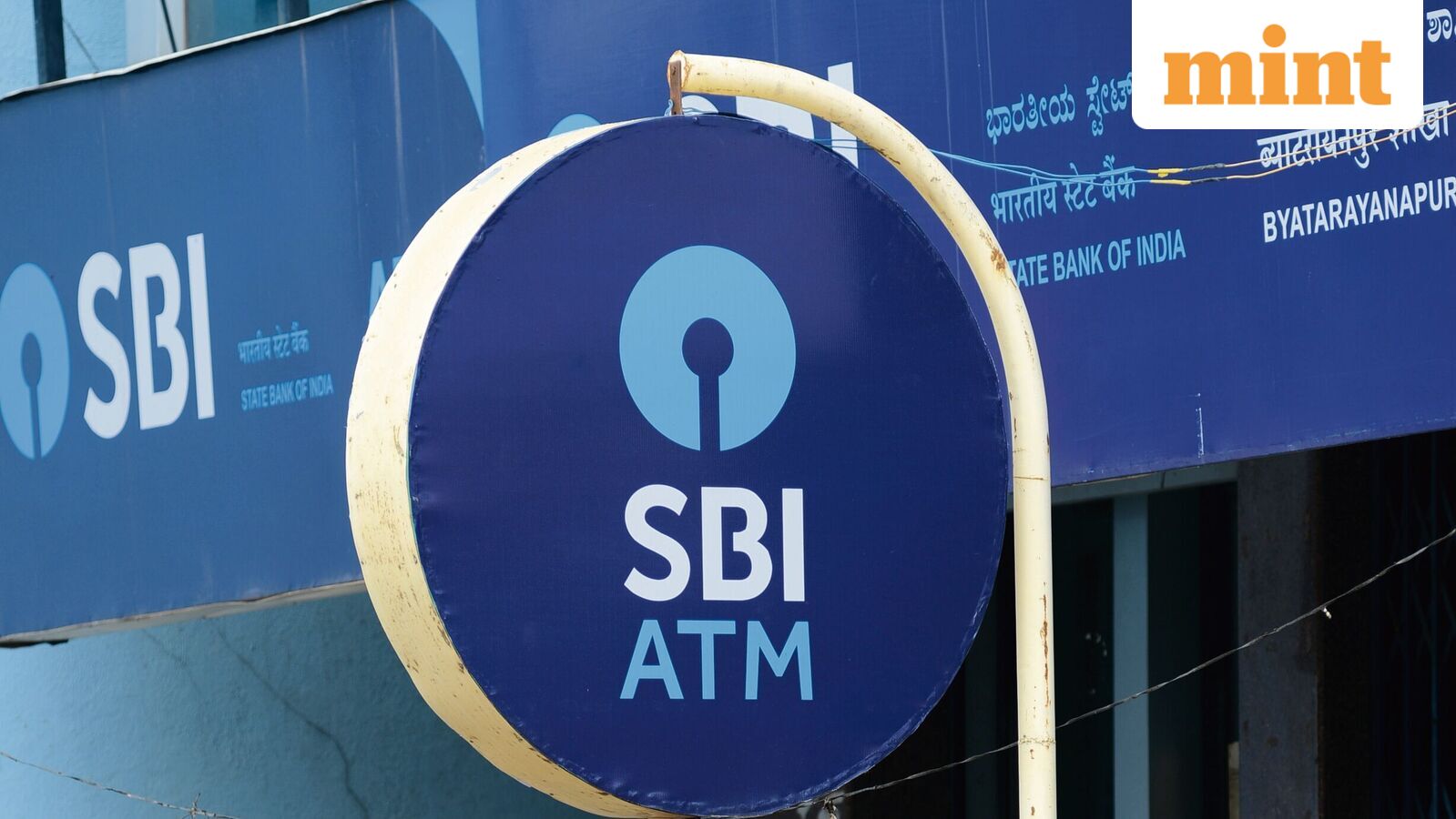£ 21 Crore Karnataka SBI Heist: Police recover a portion of gold, money after robbers dropped the car in Maharashtra