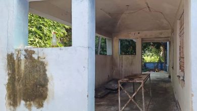 Even after 15 years, the situation of the hospital did not disappear is done to mortem by placing dead body in the porch