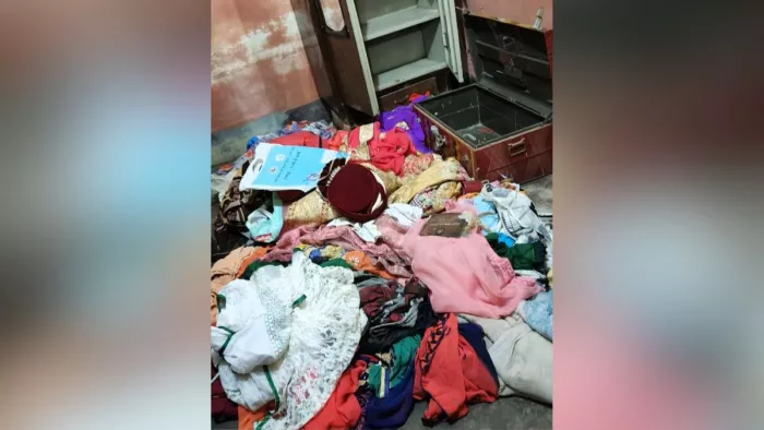 Barabanki News: The thieves who wore jewelry, including four lakh cash through the roof, took the family to blame -thieves steal cash and jewelry in Dariaabad house in Barabanki