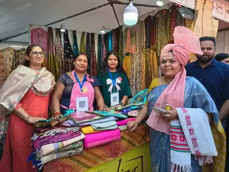 The art, talent and skills of Jharkhandi Didis echo in the Saras Livelihood Fair in Delhi