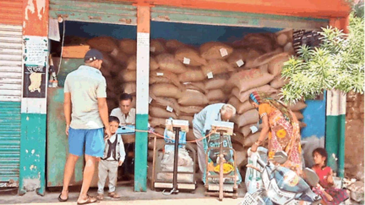 Separate ration card from mother and minor daughter, scam game of the Aadhaar -card