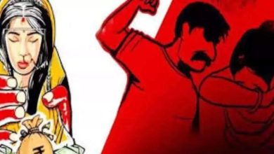 Dowry cars are due to controversy, woman beat man fiercely