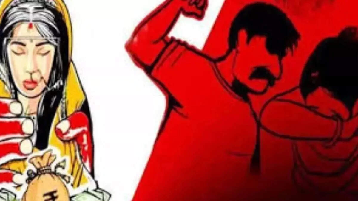 Dowry cars are due to controversy, woman beat man fiercely