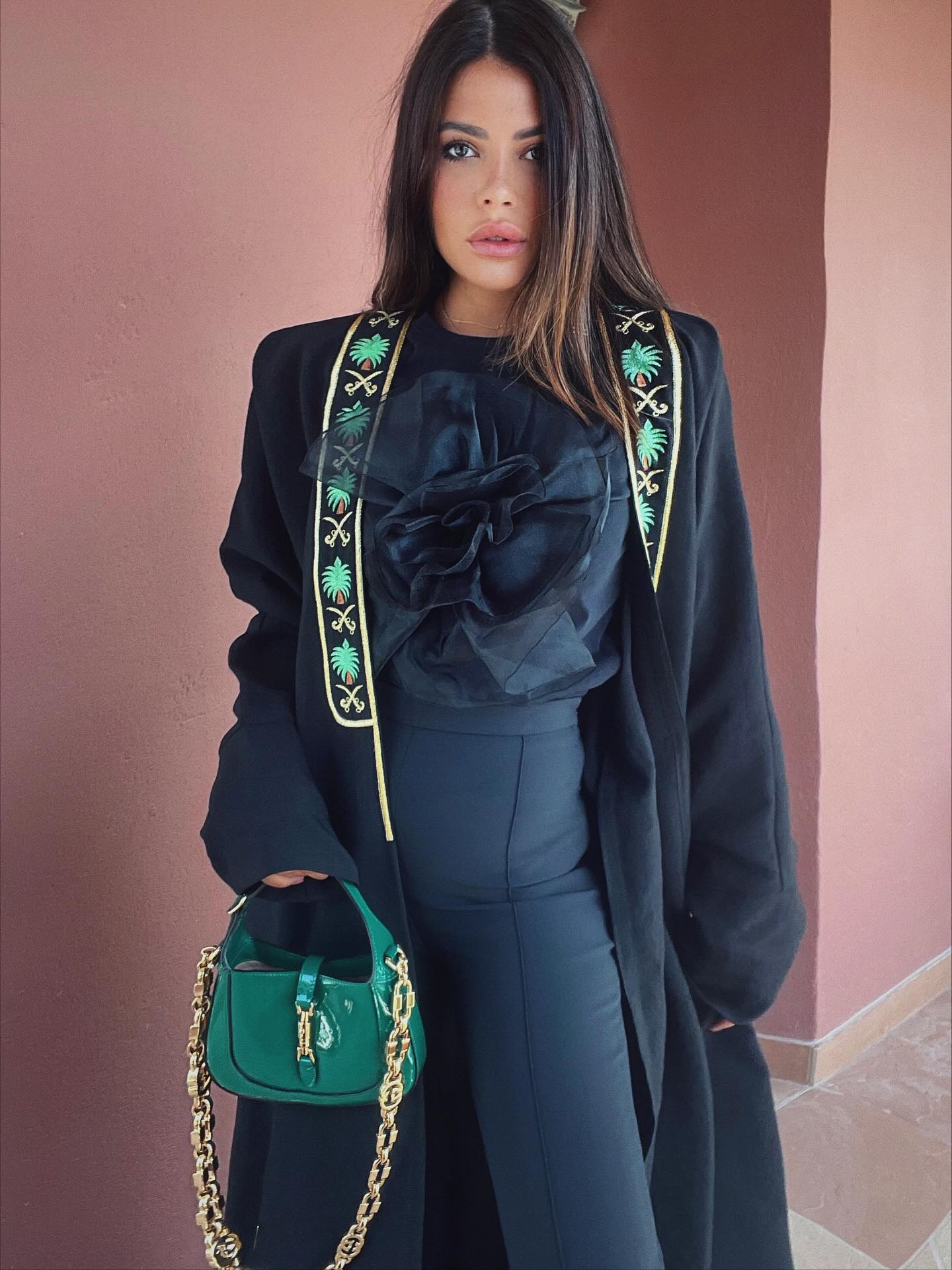 في اليوم الوطني السعودي.. نسّقي المجوهرات المُبهرة مع إطلالات اللون الأخضر #اليوم_الوطني