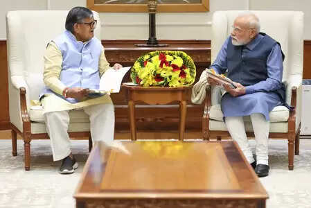 Gulab Chand Qataria Meet PM Modi, Discussion on Many Issues