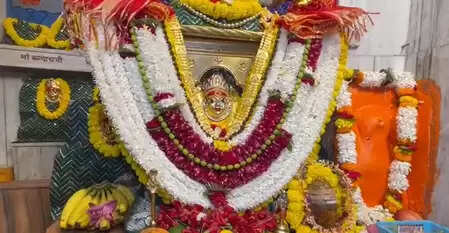 Fans arrive to visit Maa Chandraghanta on the third day of Navratri