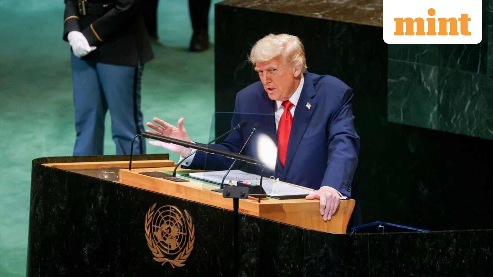 Trump warns the EU to stop buying Russian oil and gas threatens more rates
