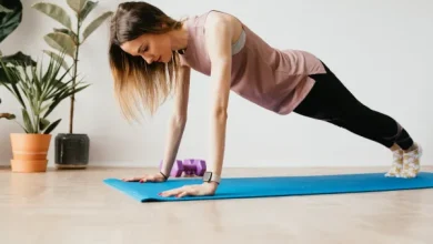 مع قلة الحركة تصبح منطقة الظهر أكثر عرضة لتراكم الدهون ولكن يمكنكِ حرق الدهون وشدّ هذه المنطقة…