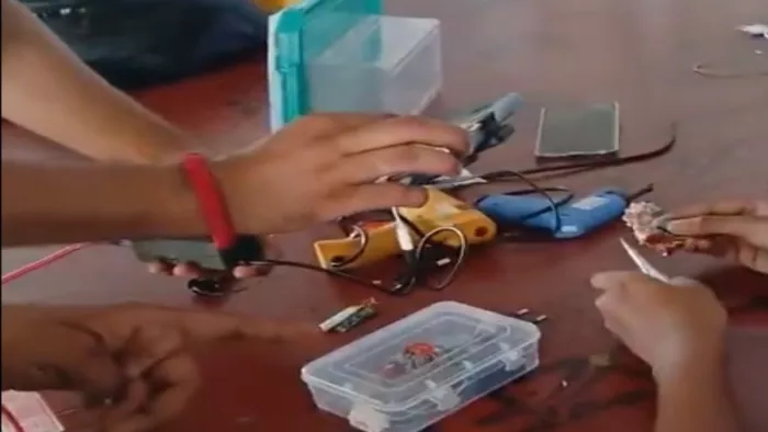 In Kashi, the students who made ‘Modi Ring’ will warn the police and family with the location on the Untowdard Modi Ring Kashi students develop smart ring for female safety