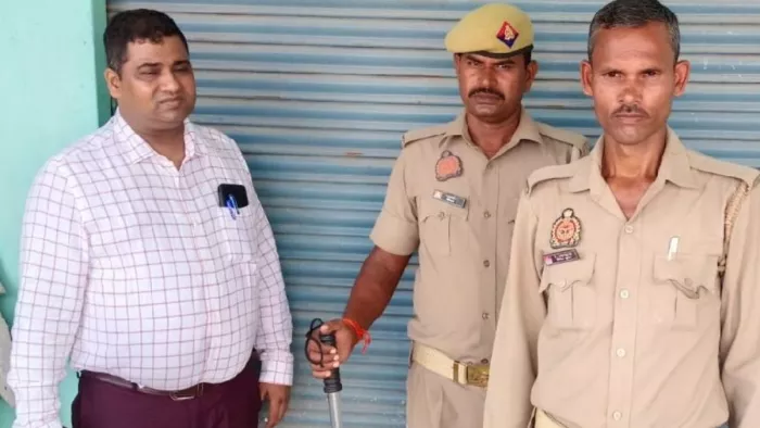 Illegal Pathology Center Seal in Chandauli, Action of the Health Department has caused pan
