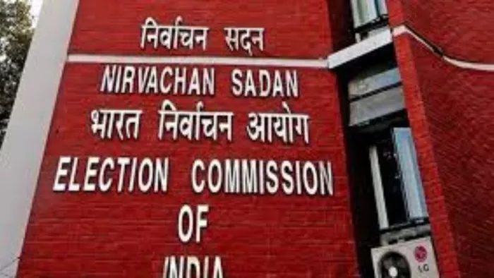 Now Aadhaar and Mobile Number is needed for Voters -the Electoral Commission has made a big change -Aadhaar -linked mobile phone number for online voter services