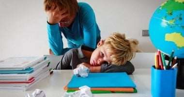 لو ابنك مش عايز يعمل الواجب وبيطرح أية حجج.. خطوات بسيطة للتعامل معه