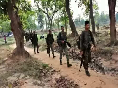 ChhattisGarh: Great success in the Anti -Lwe Campaign, 71 Naxalites surrendered together