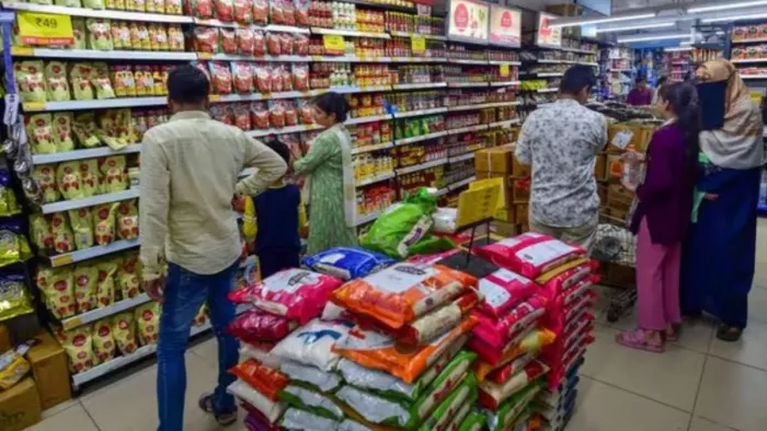 New GST rates: Strict action will be on those who do not give benefits of GST, new goods will be sold at new rates -GST rate cutting benefits against shop owners who do not give benefits