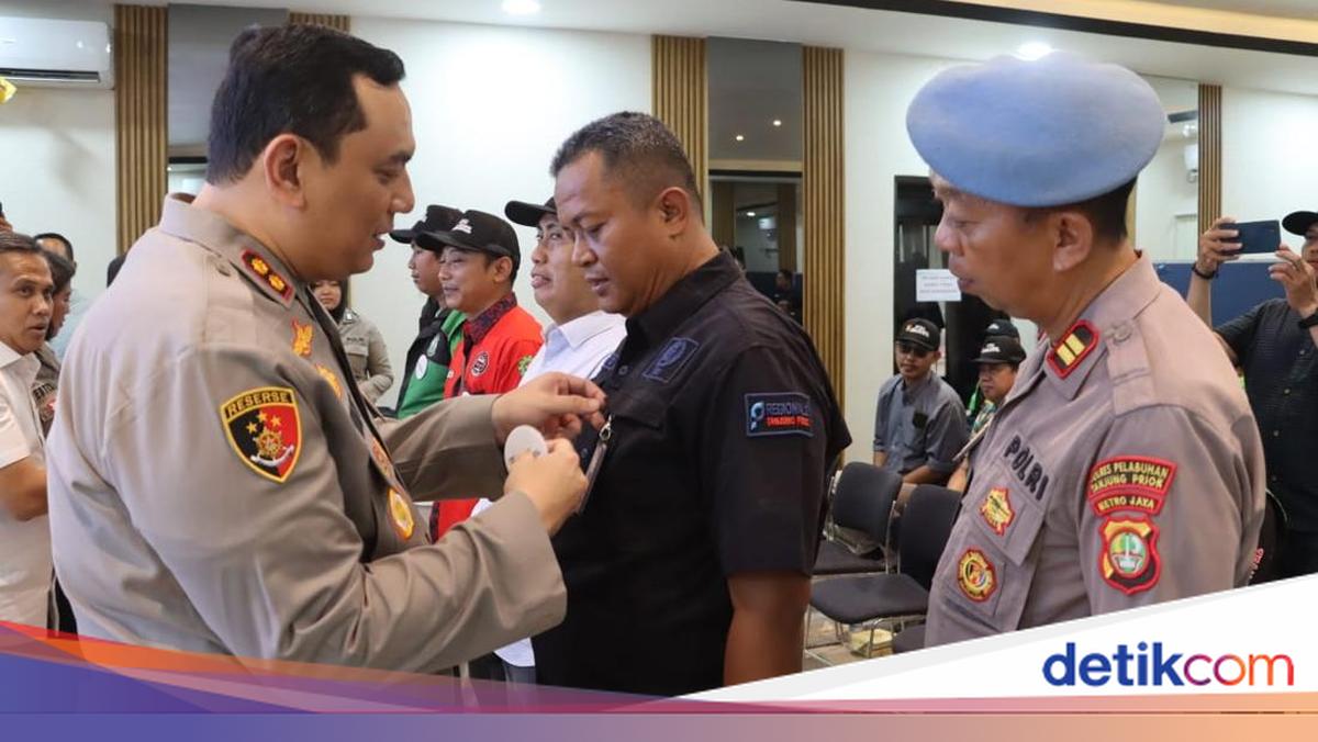 Police are working with the community of Priok security track workers